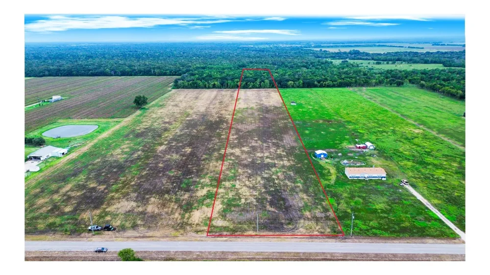 3 Charlie Meyer Road Damon, TX 77430