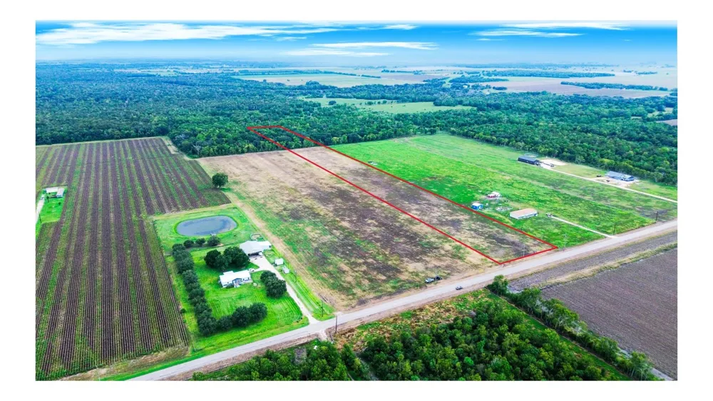 3 Charlie Meyer Road Damon, TX 77430