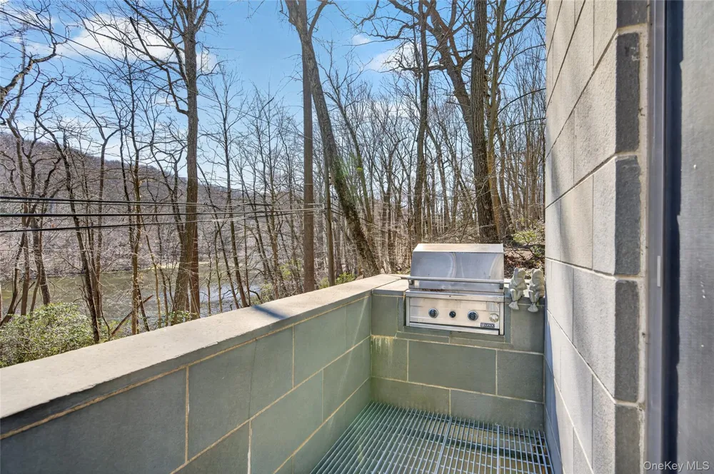 428 Harbor Road #C Laurel Hollow, NY 11724