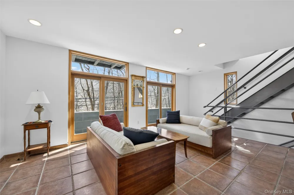 428 Harbor Road #C Laurel Hollow, NY 11724