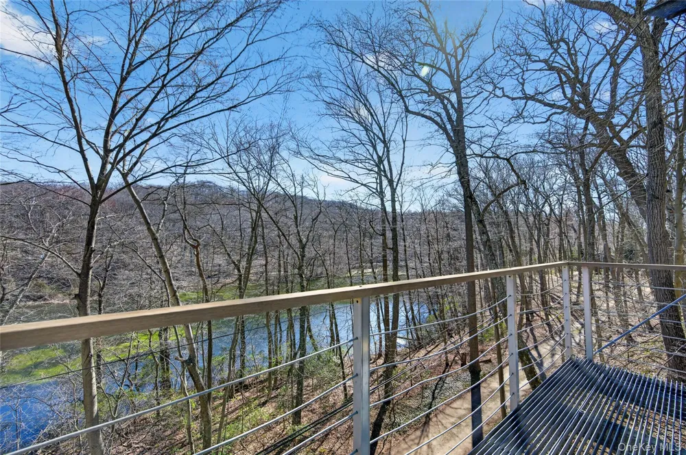 428 Harbor Road #C Laurel Hollow, NY 11724