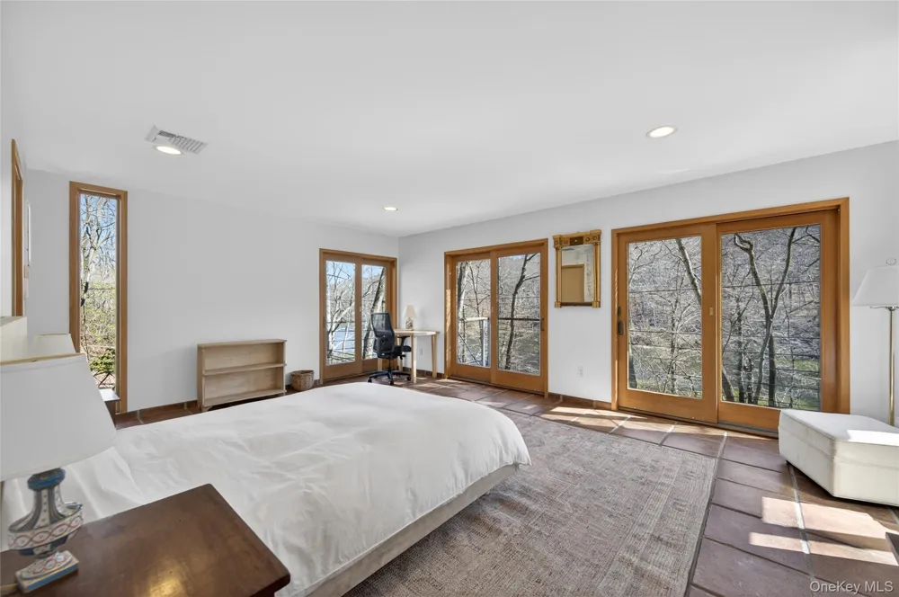 428 Harbor Road #C Laurel Hollow, NY 11724