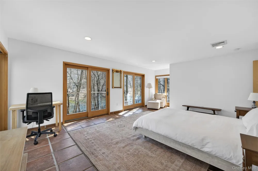 428 Harbor Road #C Laurel Hollow, NY 11724