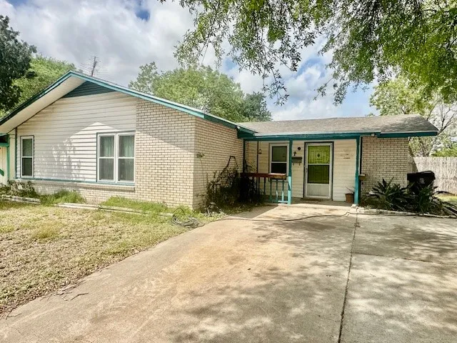 303 S 22nd Street Kingsville, TX 78363