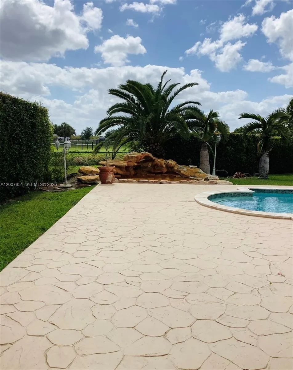 11230 SW 156th Ave Miami, FL 33196