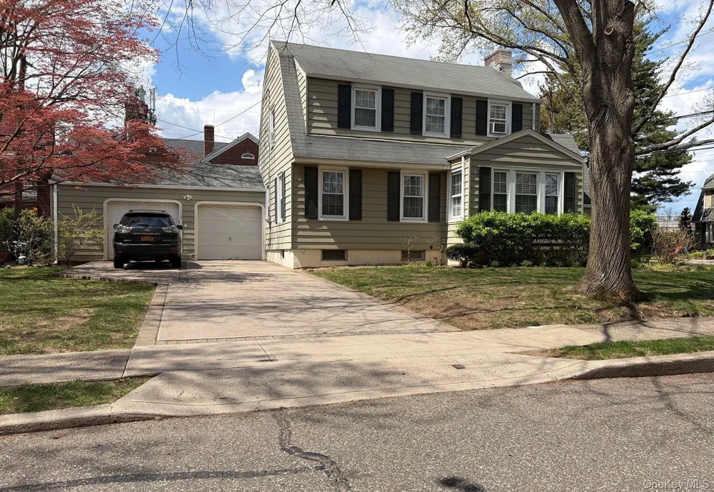 8 Chester Avenue Garden City, NY 11530