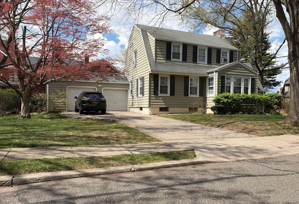 8 Chester Avenue Garden City, NY 11530