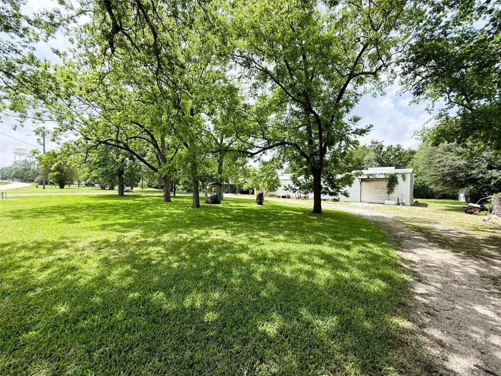 708 W Railroad Buffalo, TX 75831