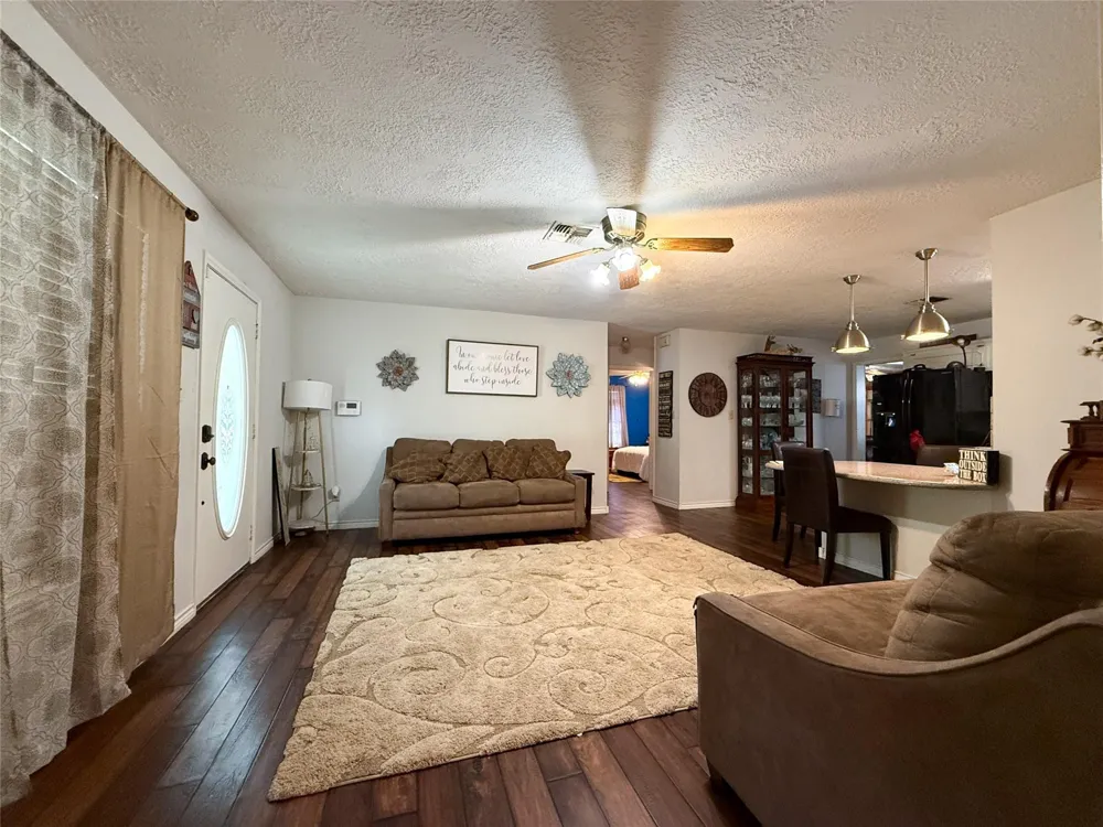 708 W Railroad Buffalo, TX 75831