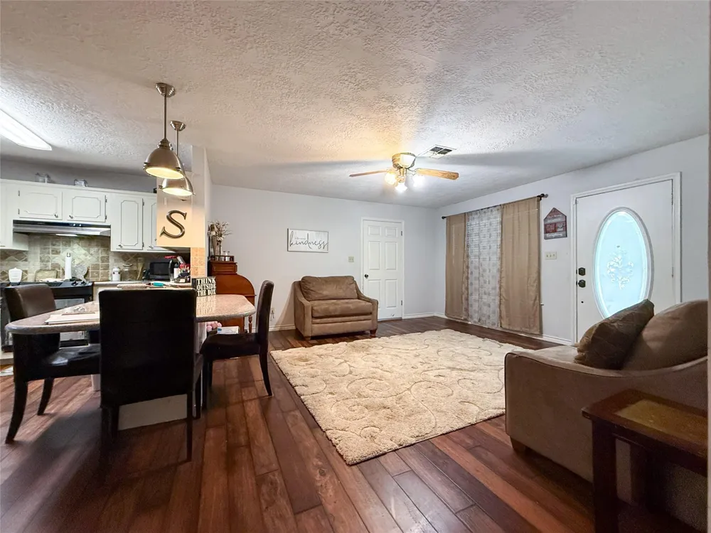 708 W Railroad Buffalo, TX 75831