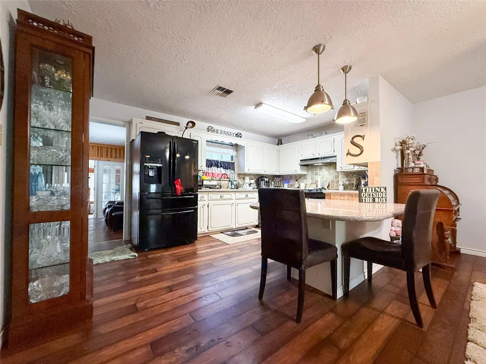 708 W Railroad Buffalo, TX 75831