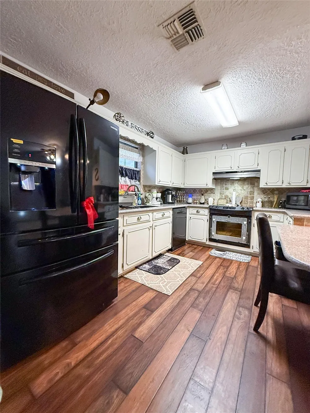 708 W Railroad Buffalo, TX 75831