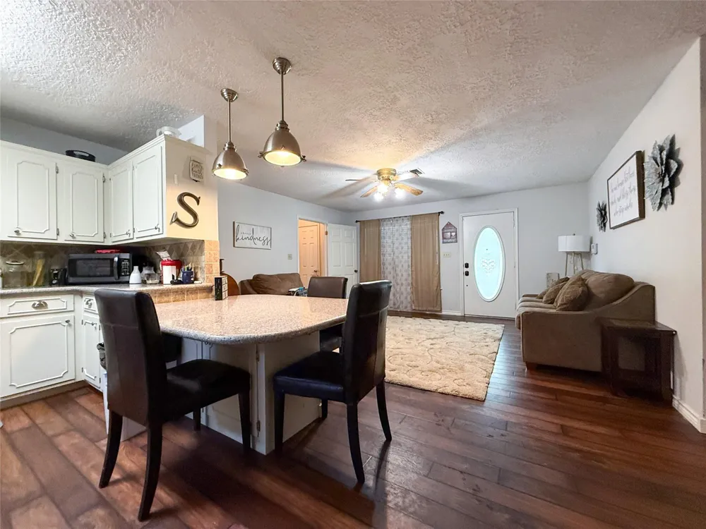 708 W Railroad Buffalo, TX 75831