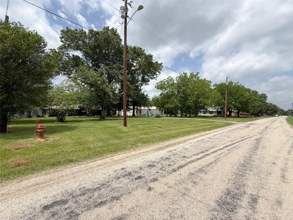 708 W Railroad Buffalo, TX 75831