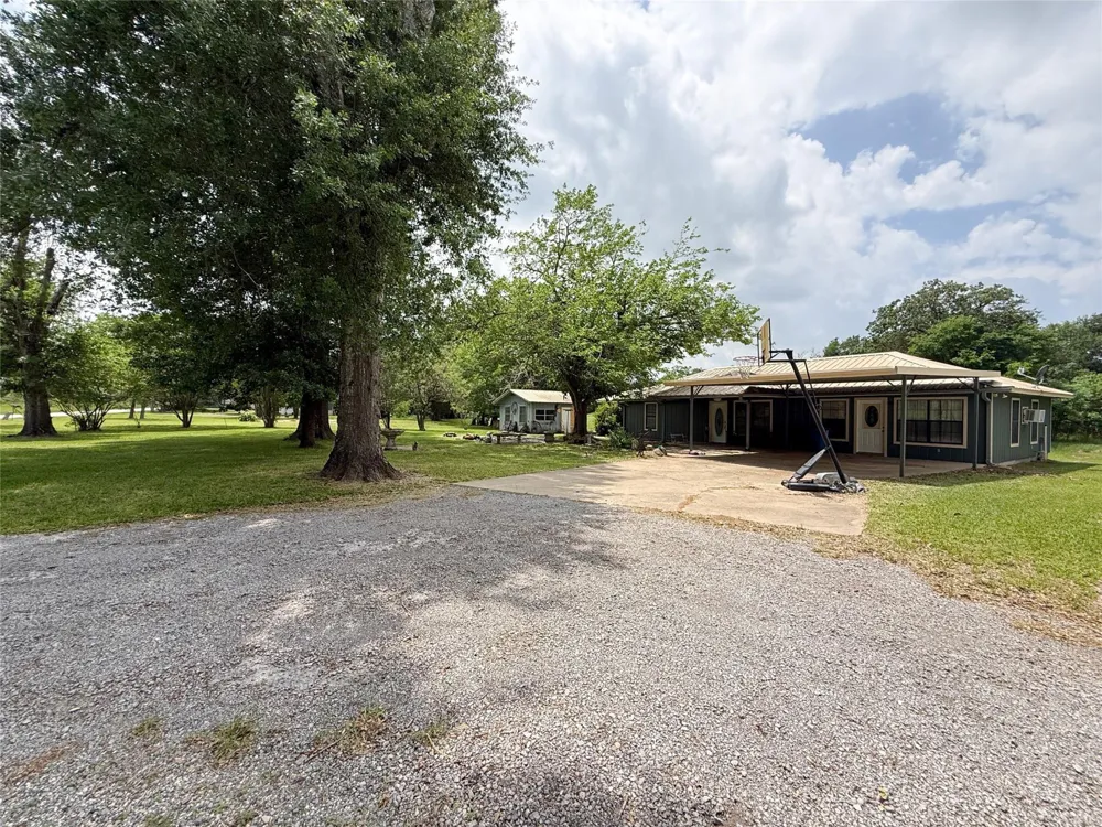 708 W Railroad Buffalo, TX 75831