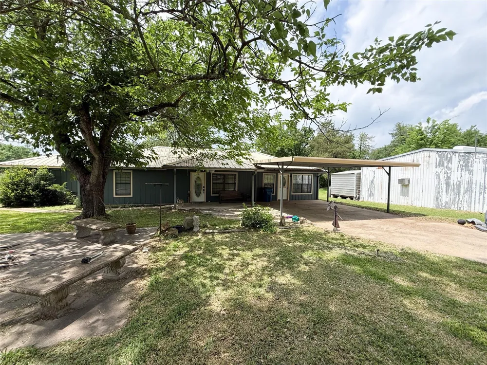 708 W Railroad Buffalo, TX 75831