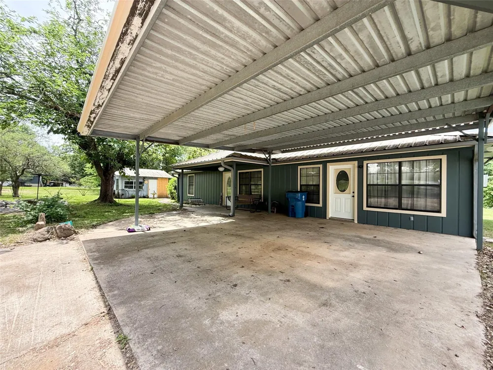 708 W Railroad Buffalo, TX 75831