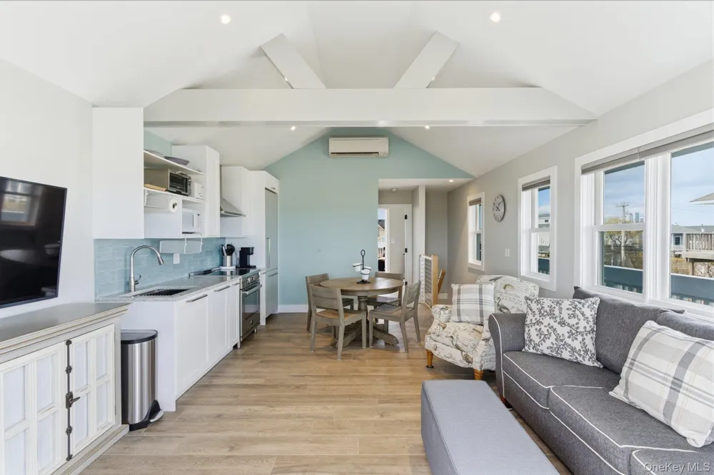 905 Dune Road Westhampton Dunes, NY 11978
