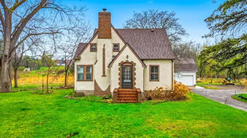 2533 Snelling Curve