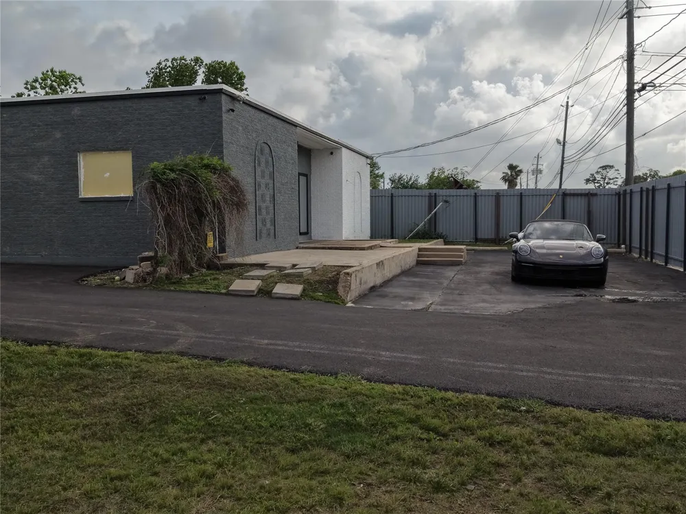 16526 Market Street Channelview, TX 77530
