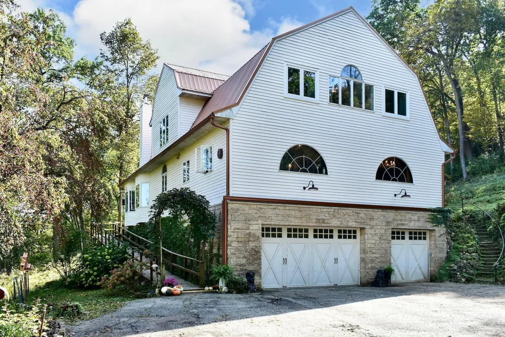 2331 Goodview Road Winona, MN 55987