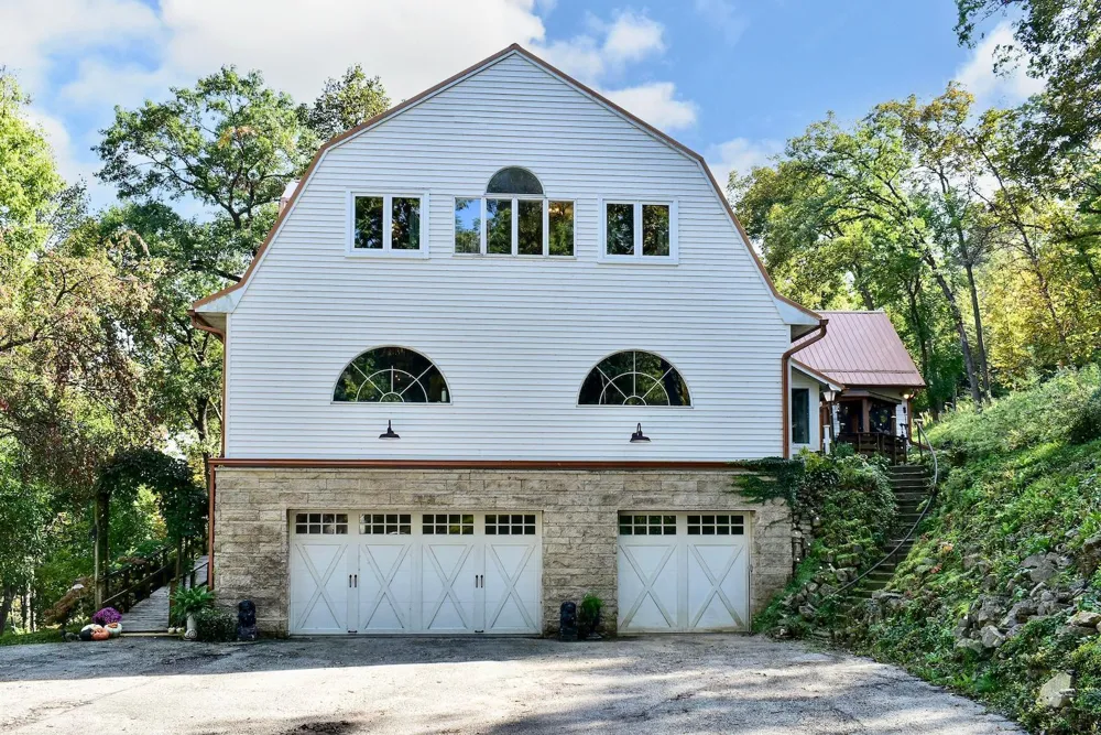 2331 Goodview Road Winona, MN 55987