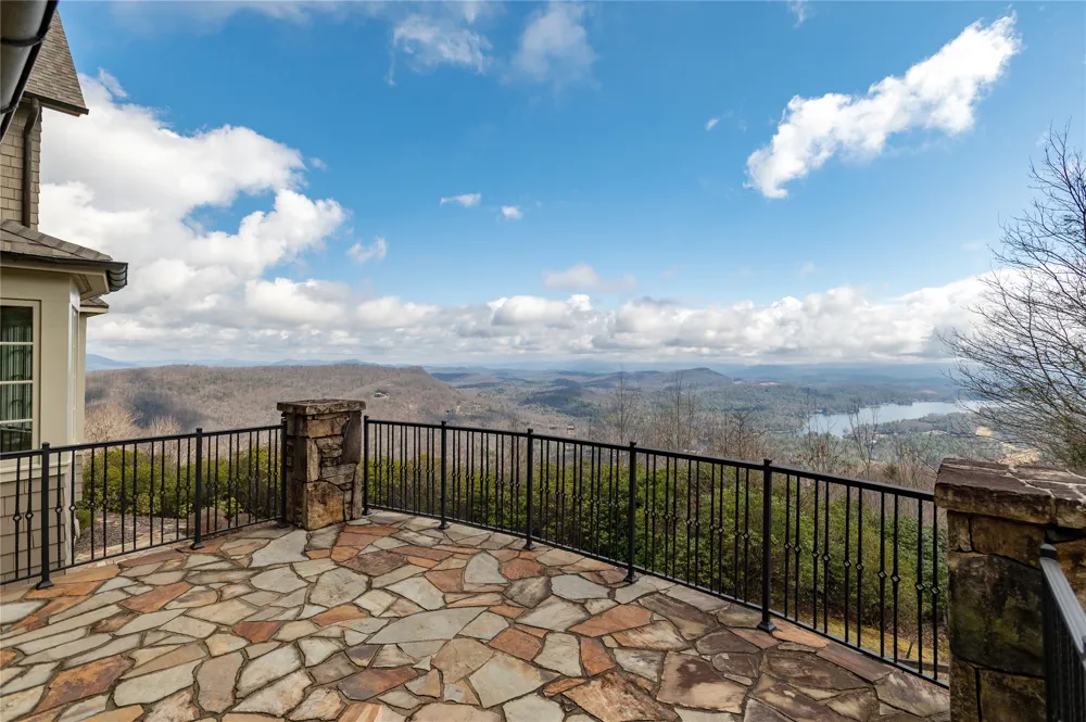 250 Meadow Ridge Drive Lake Toxaway, NC 28747