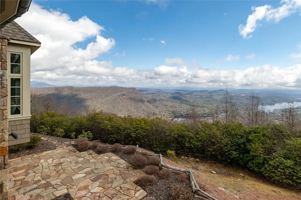 250 Meadow Ridge Drive Lake Toxaway, NC 28747