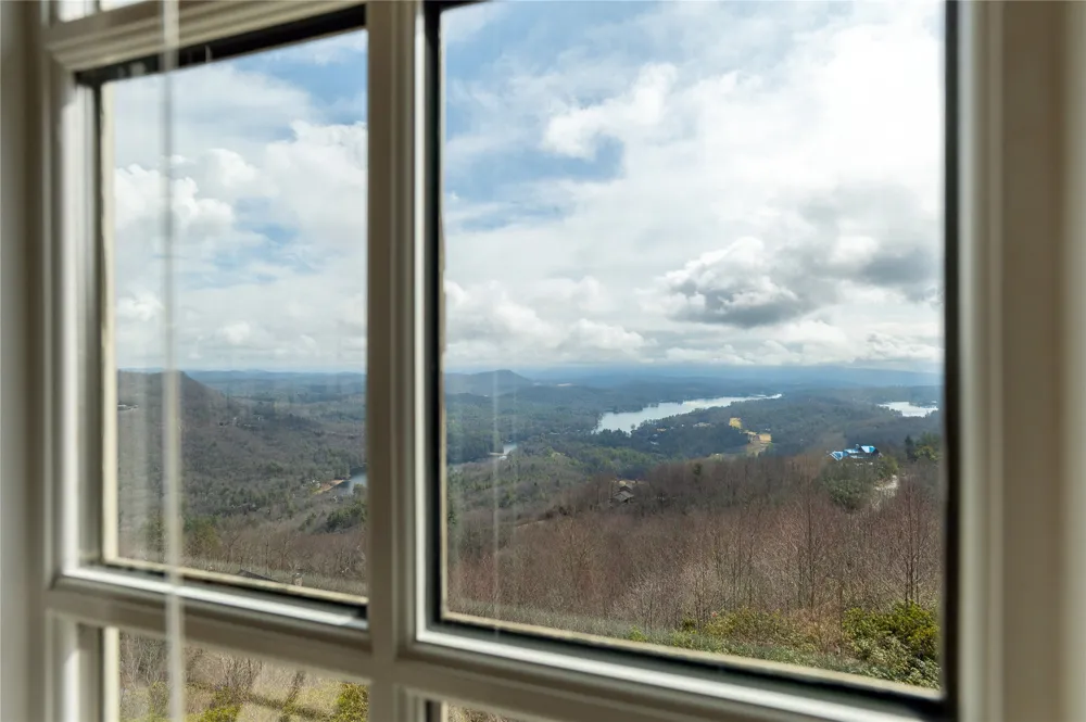250 Meadow Ridge Drive Lake Toxaway, NC 28747