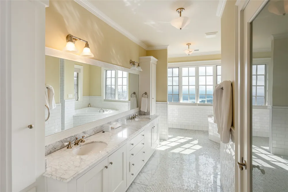 250 Meadow Ridge Drive Lake Toxaway, NC 28747