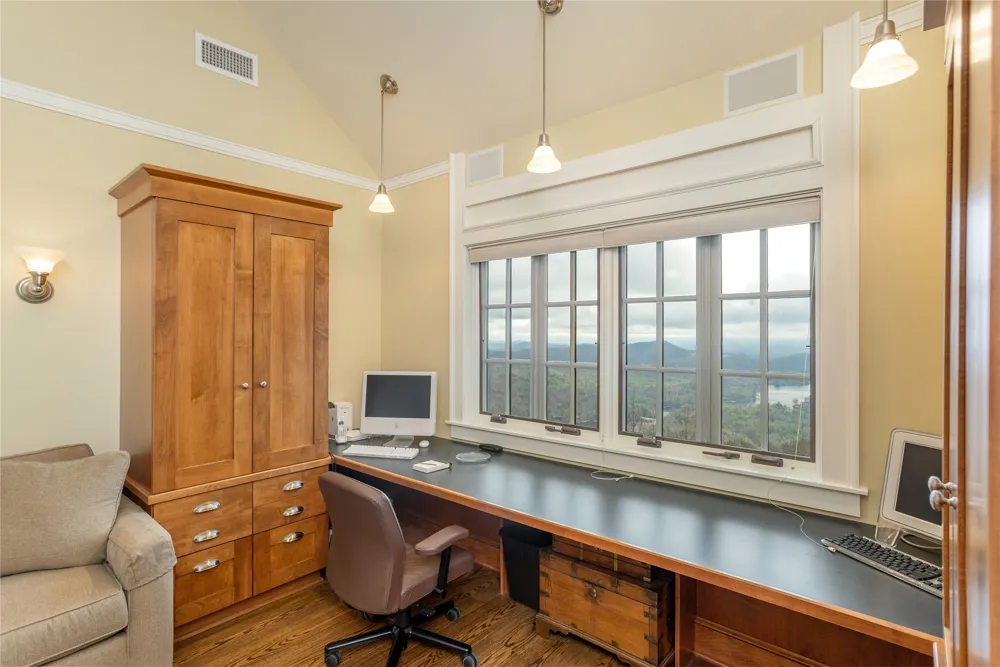 250 Meadow Ridge Drive Lake Toxaway, NC 28747