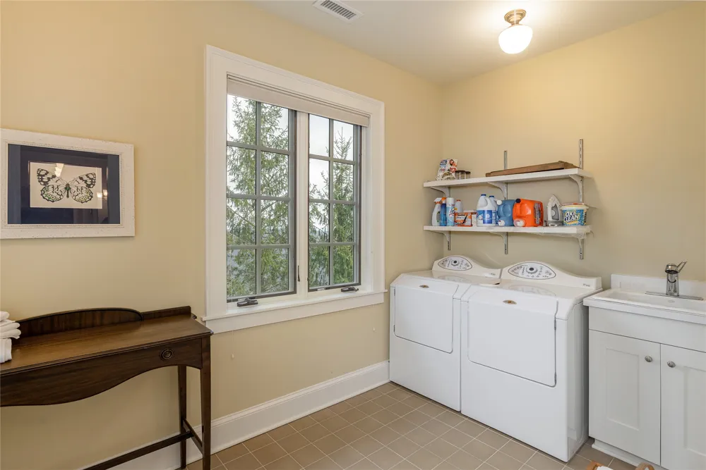 250 Meadow Ridge Drive Lake Toxaway, NC 28747