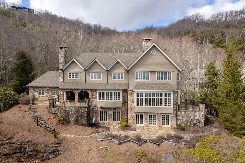 250 Meadow Ridge Drive Lake Toxaway, NC 28747
