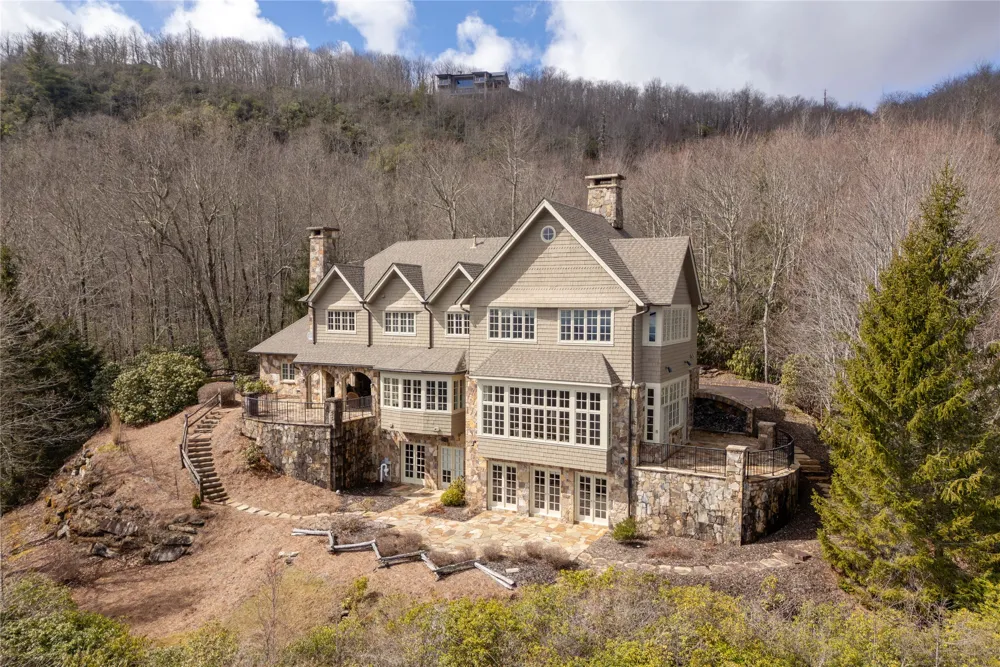 250 Meadow Ridge Drive Lake Toxaway, NC 28747