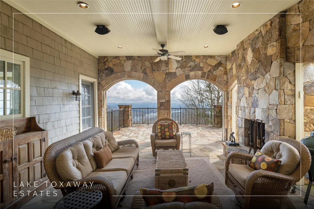 250 Meadow Ridge Drive Lake Toxaway, NC 28747