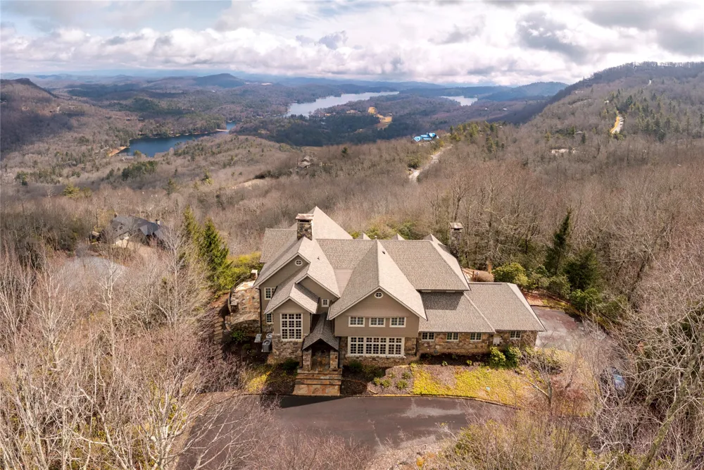 250 Meadow Ridge Drive Lake Toxaway, NC 28747