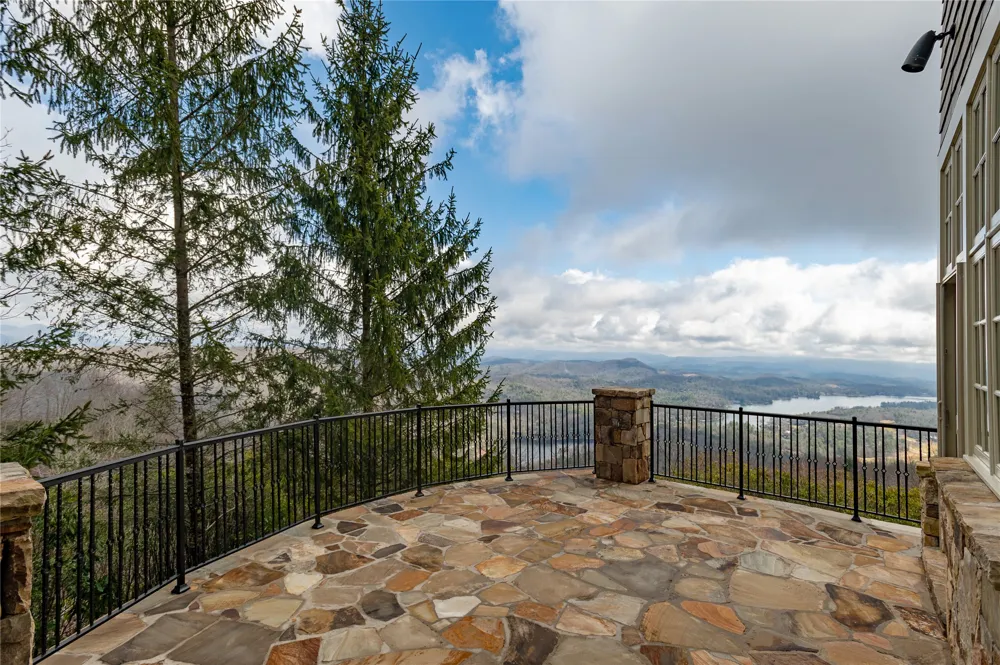 250 Meadow Ridge Drive Lake Toxaway, NC 28747