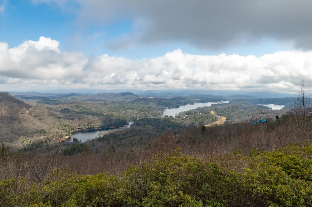 250 Meadow Ridge Drive Lake Toxaway, NC 28747