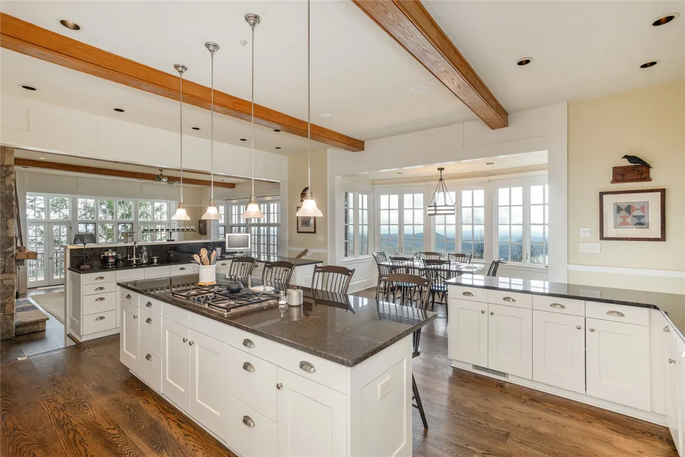 250 Meadow Ridge Drive Lake Toxaway, NC 28747