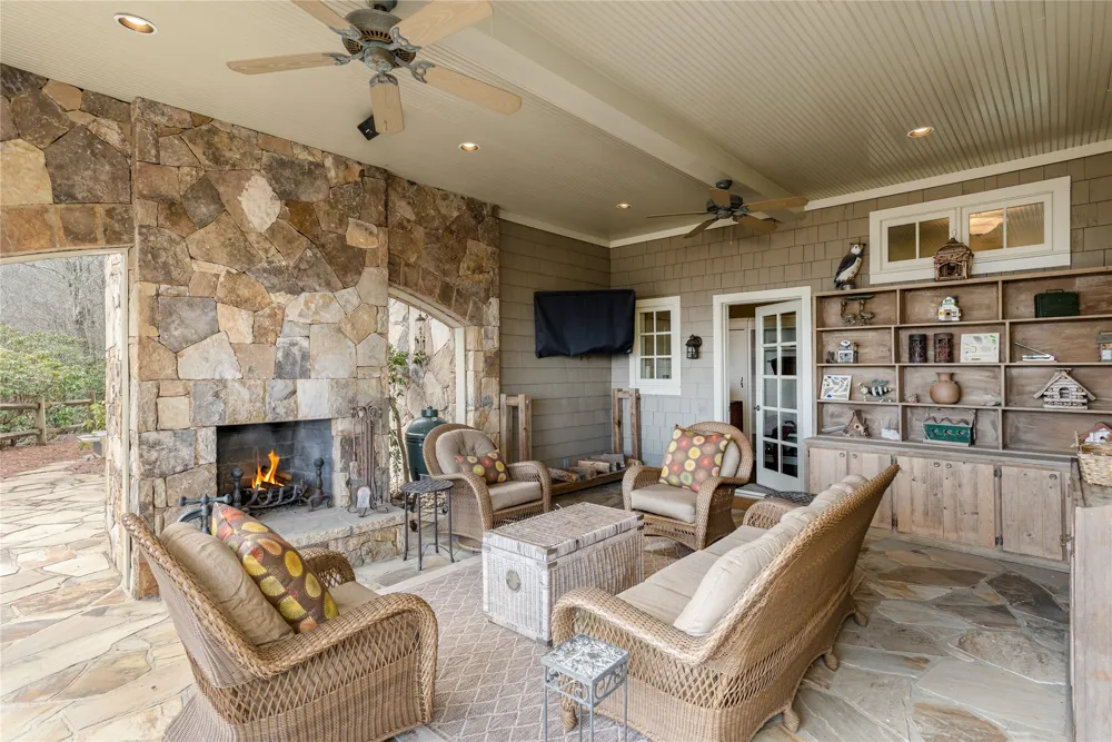 250 Meadow Ridge Drive Lake Toxaway, NC 28747