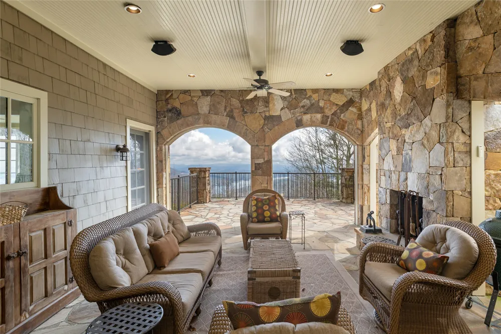 250 Meadow Ridge Drive Lake Toxaway, NC 28747