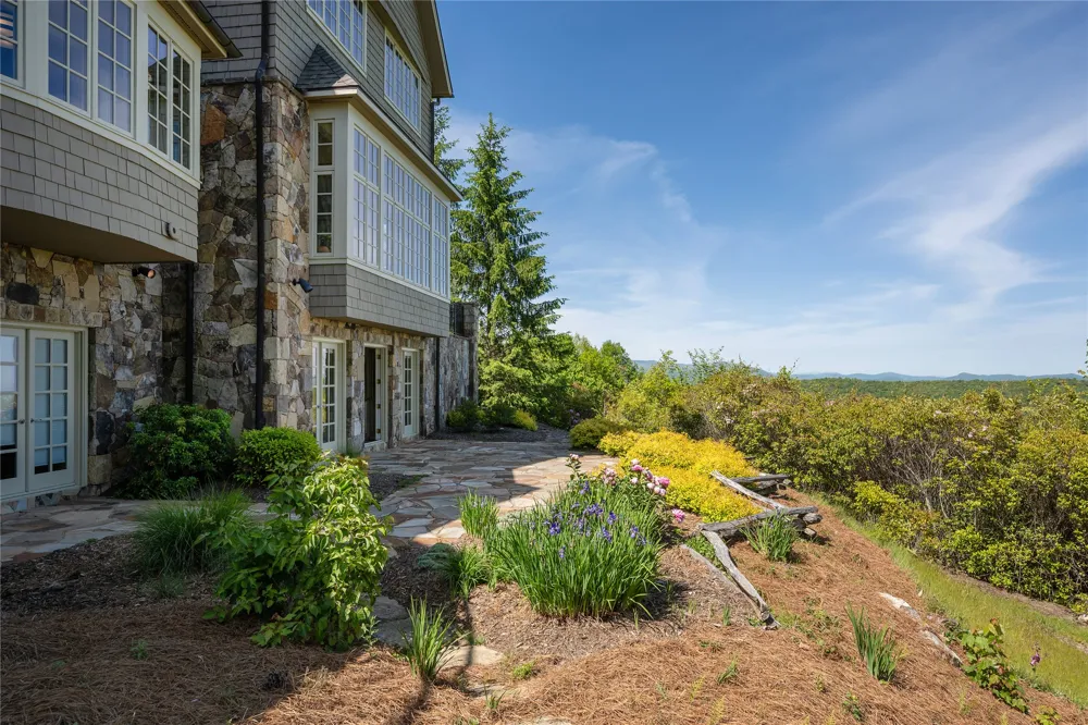 250 Meadow Ridge Drive Lake Toxaway, NC 28747