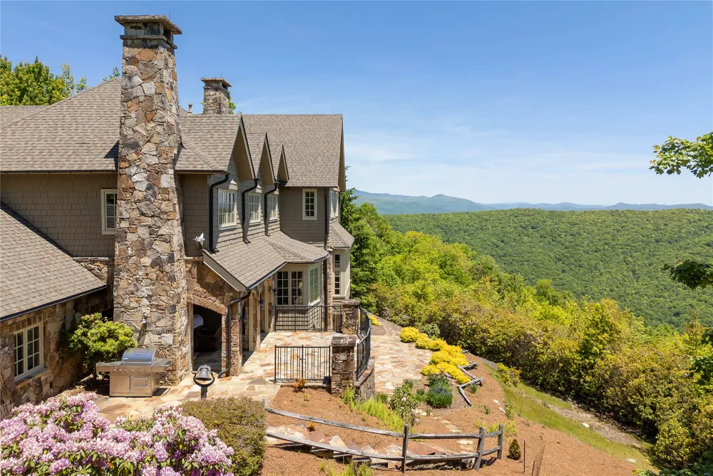 250 Meadow Ridge Drive Lake Toxaway, NC 28747