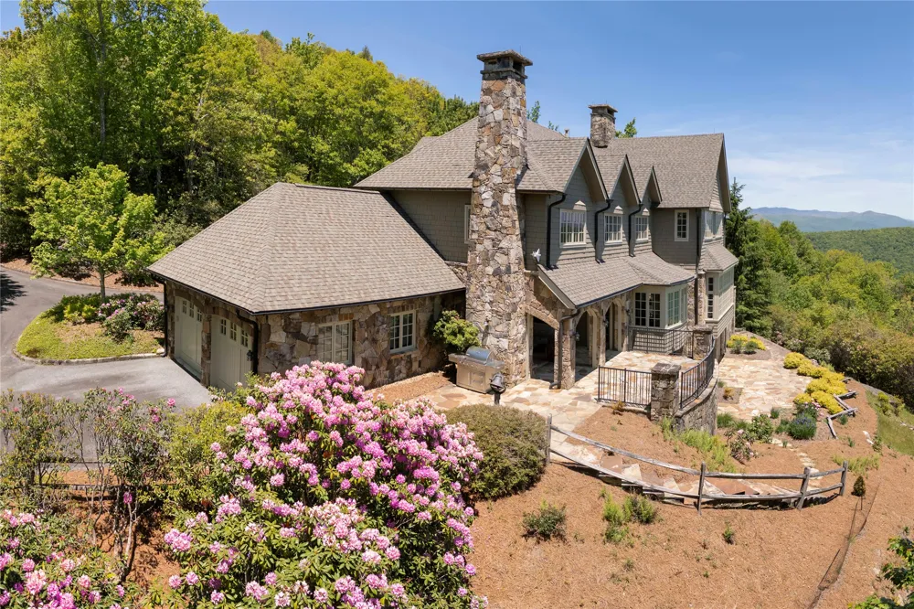 250 Meadow Ridge Drive Lake Toxaway, NC 28747