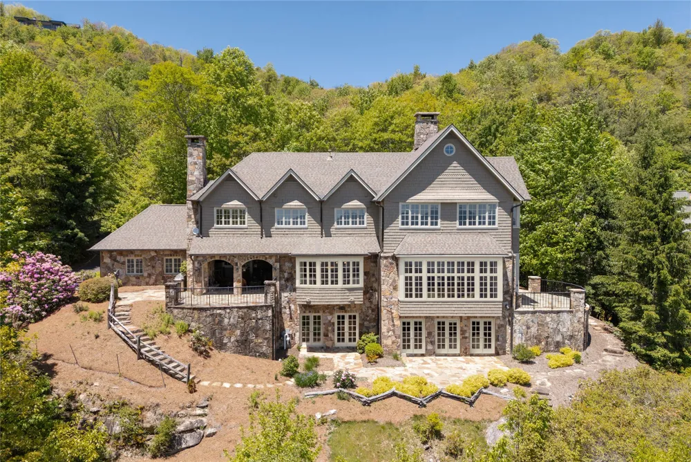 250 Meadow Ridge Drive Lake Toxaway, NC 28747
