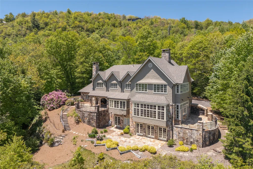 250 Meadow Ridge Drive Lake Toxaway, NC 28747