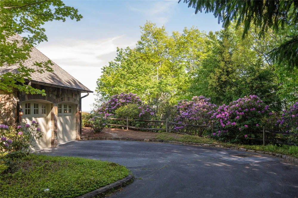 250 Meadow Ridge Drive Lake Toxaway, NC 28747