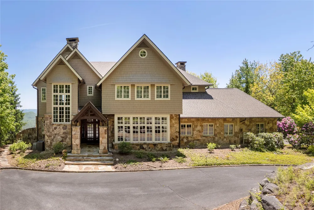 250 Meadow Ridge Drive Lake Toxaway, NC 28747