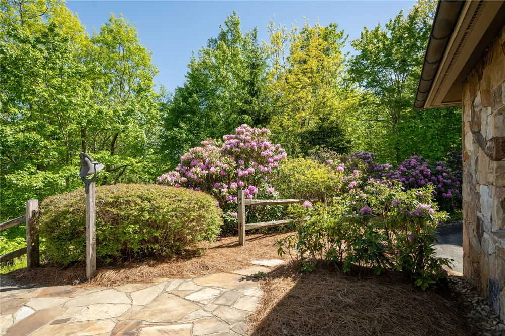 250 Meadow Ridge Drive Lake Toxaway, NC 28747