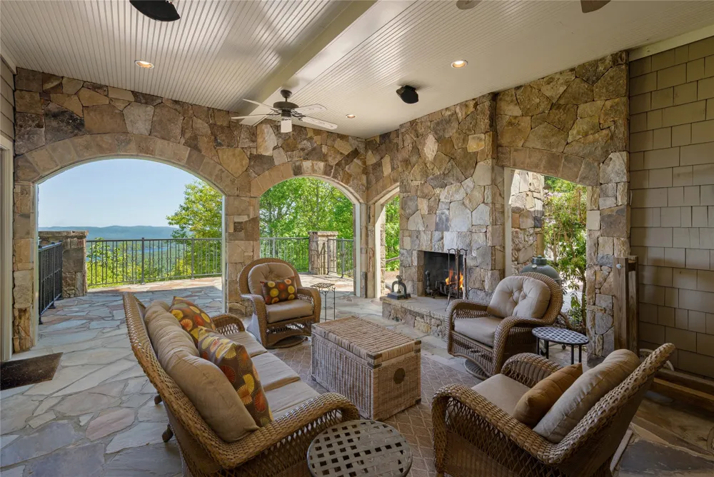 250 Meadow Ridge Drive Lake Toxaway, NC 28747
